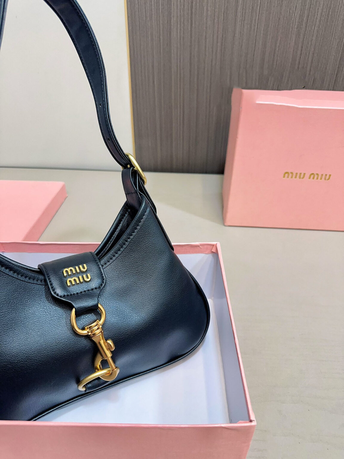 תיק צד מיו מיו – תמונה 10