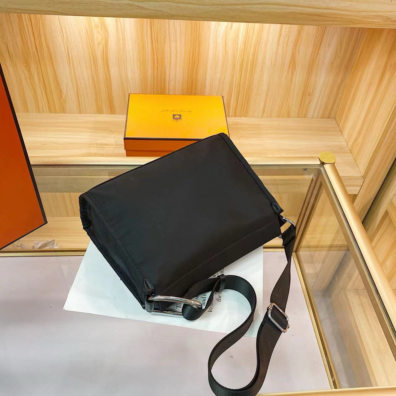 תיק צד פראדה – תמונה 9