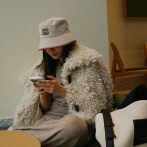 כובע מיו מיו