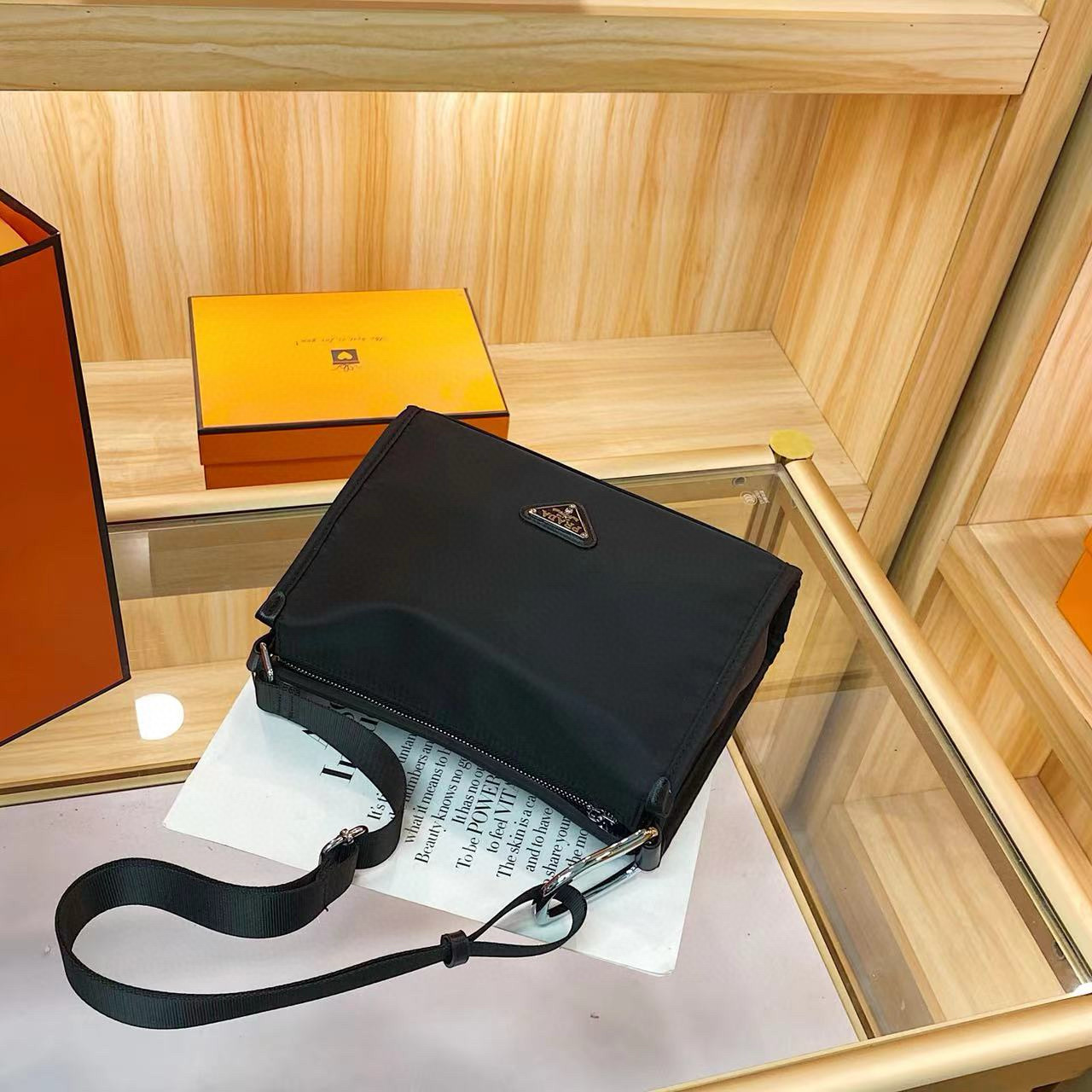 תיק צד פראדה – תמונה 8