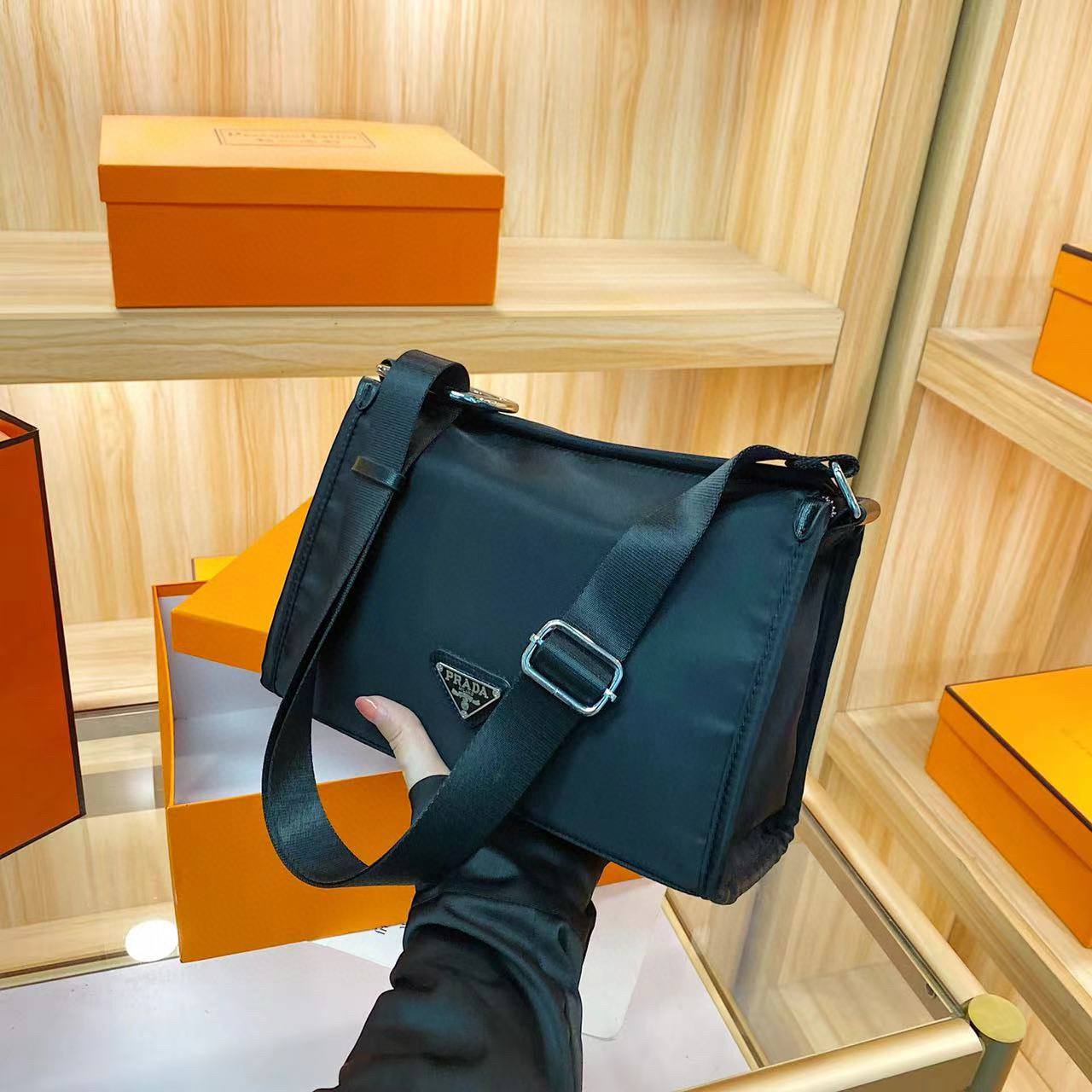 תיק צד פראדה – תמונה 5