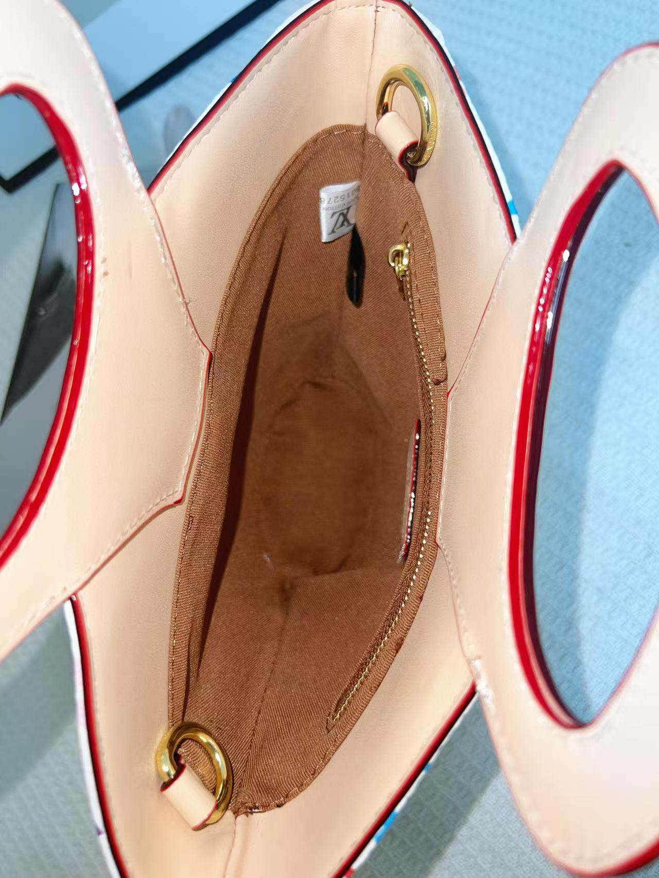 תיק יד לואי ויטון – תמונה 9