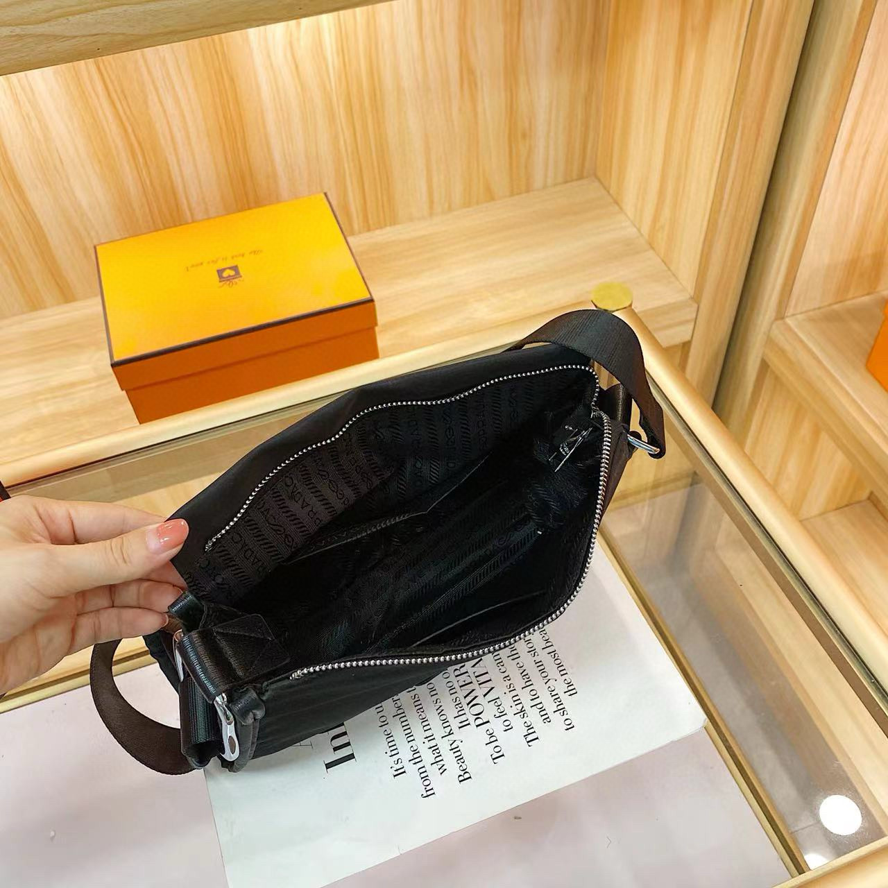 תיק צד פראדה – תמונה 7