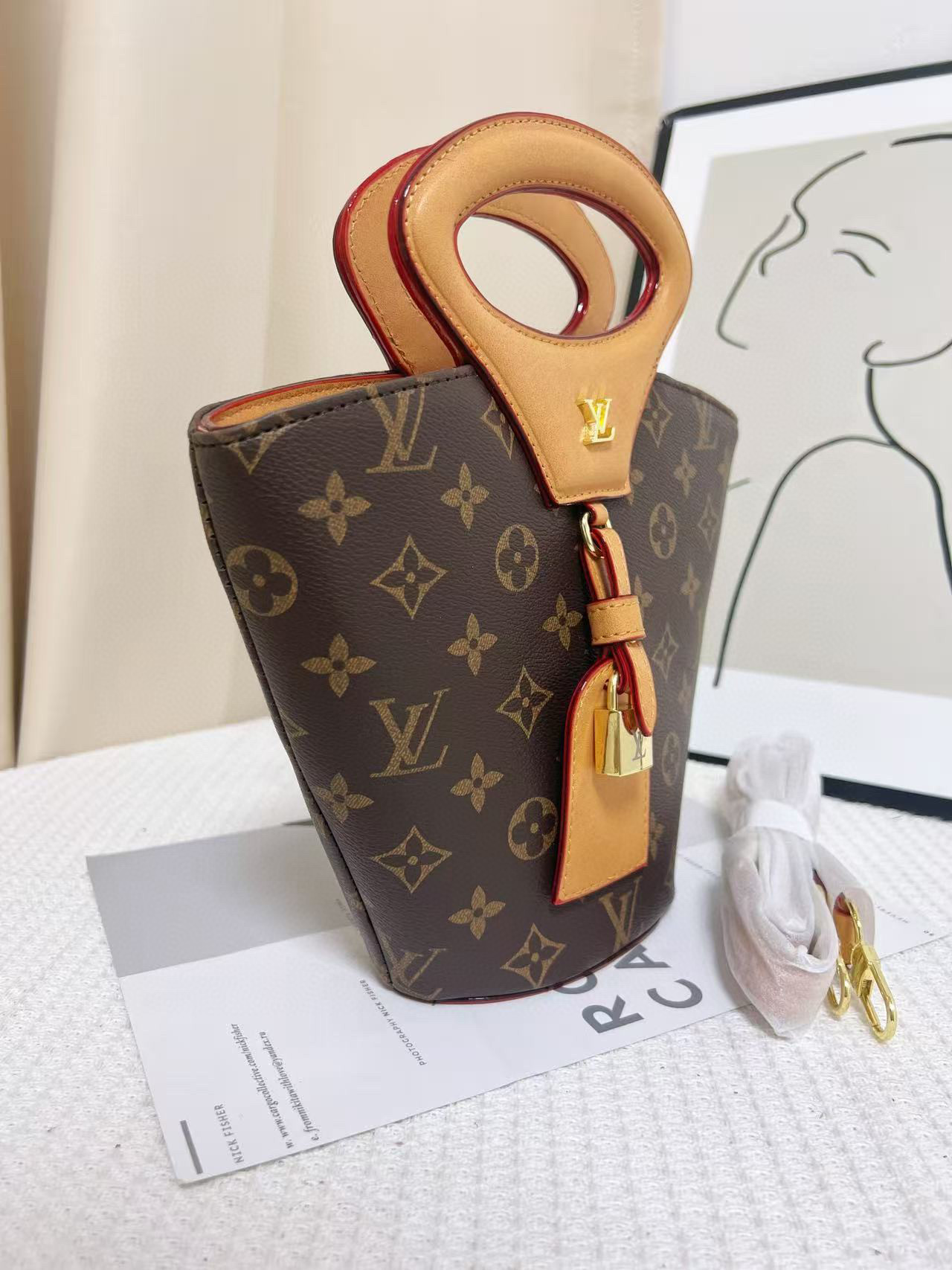 תיק יד לואי ויטון – תמונה 8