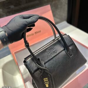 תיק יד מיו מיו