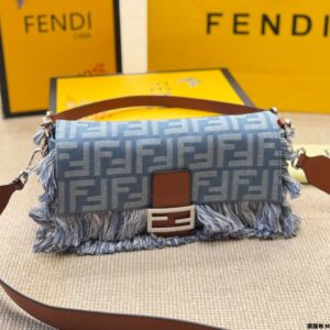 תיק צד פנדי