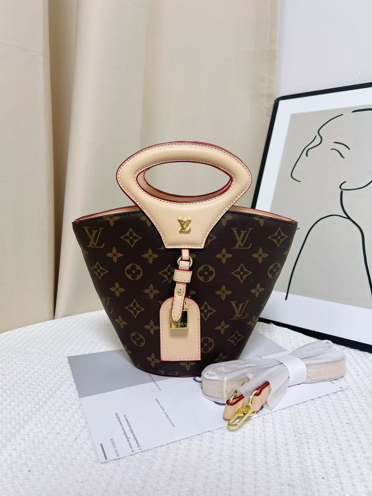 תיק יד לואי ויטון – תמונה 6