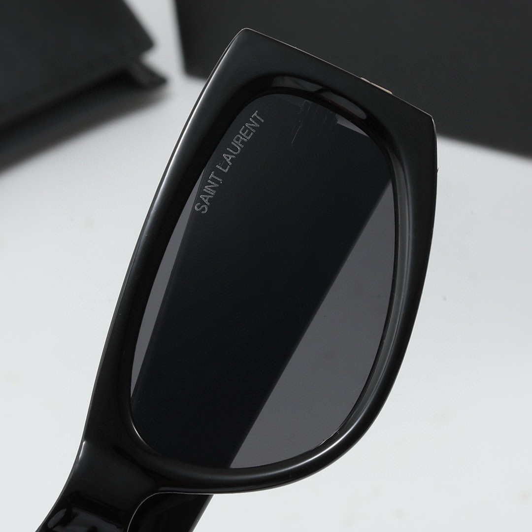 משקפי שמש איב סן לורן – תמונה 10