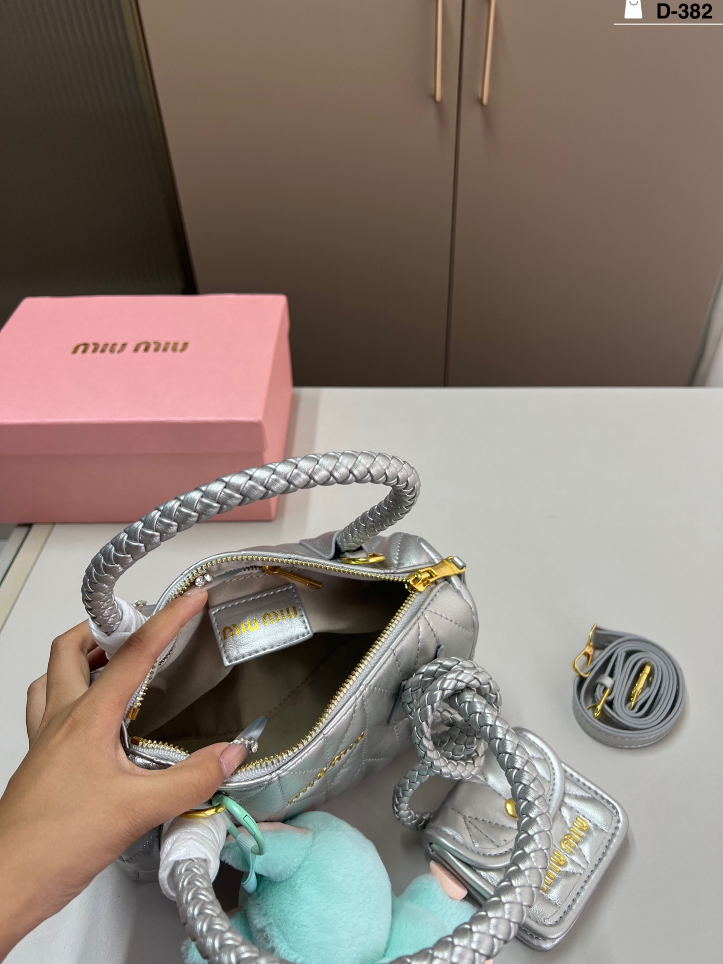 תיק יד מיו מיו – תמונה 18