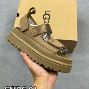 סנדלים UGG