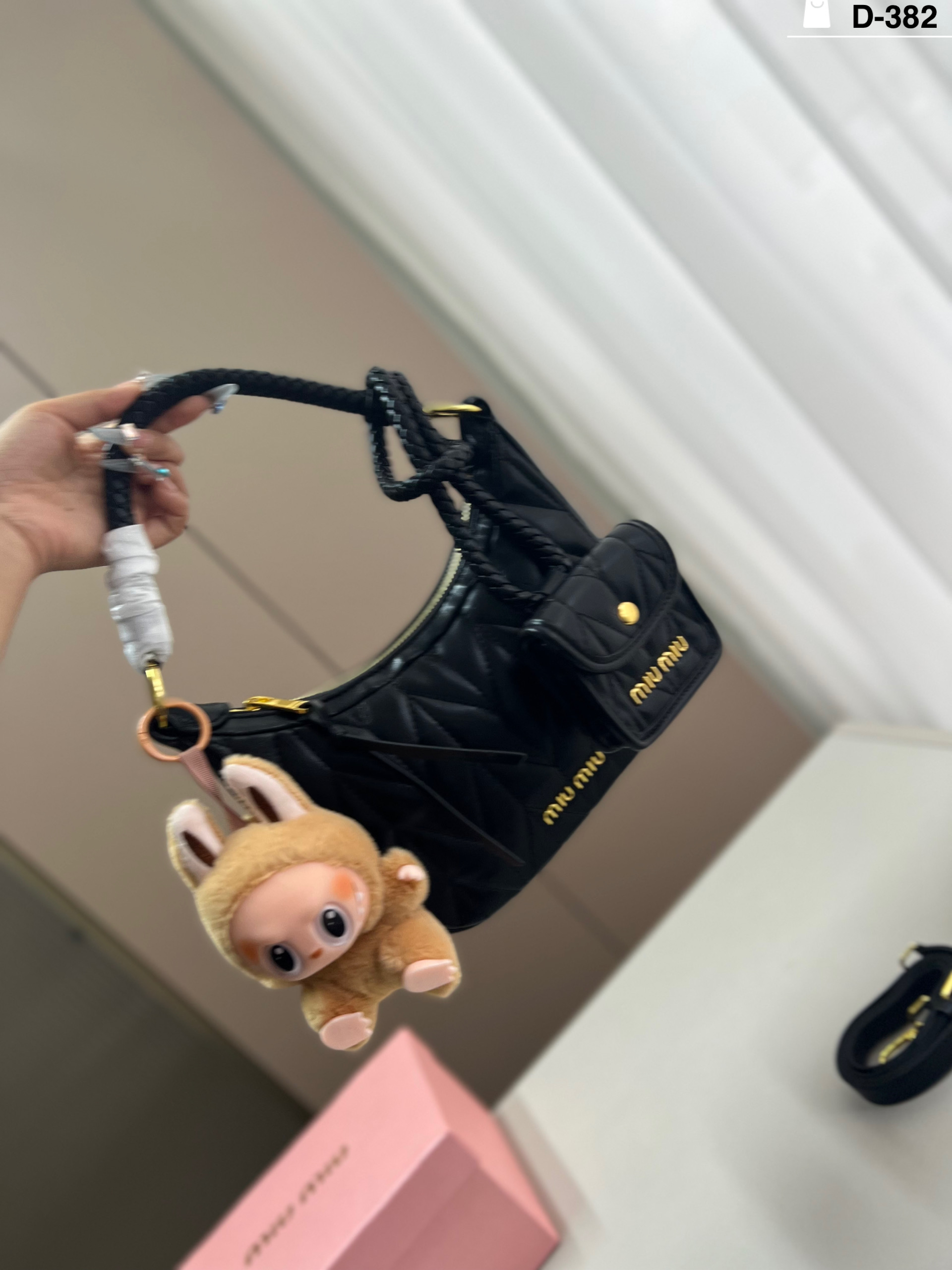 תיק יד מיו מיו