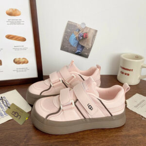 נעליים UGG מוגבהות