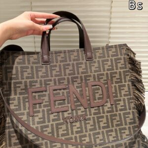 תיק צד פנדי גדול