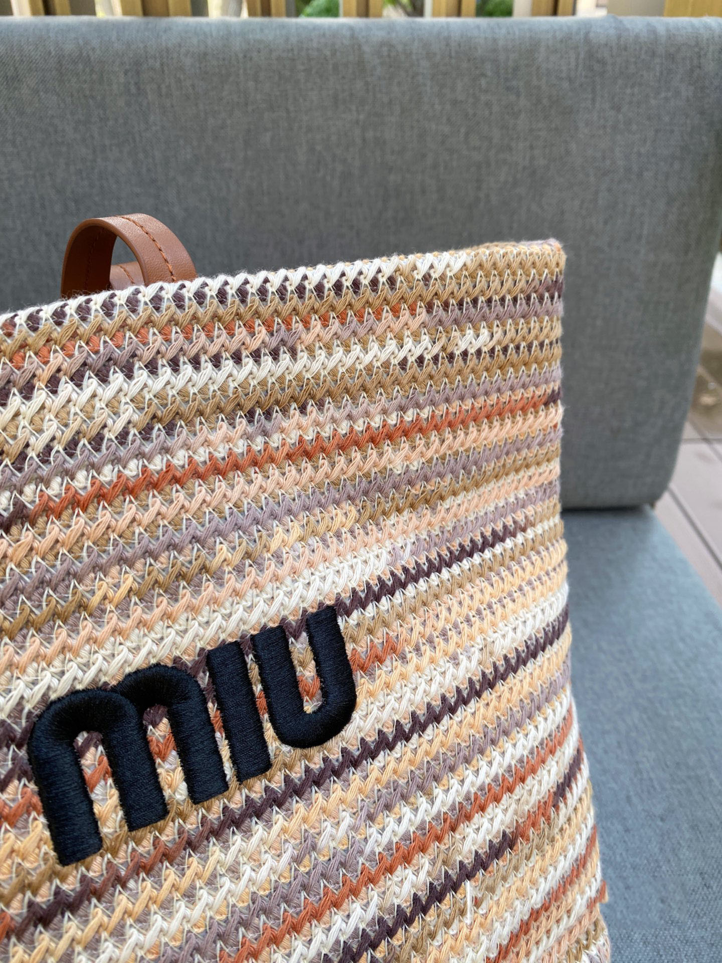 תיק פסים מיו מיו – תמונה 13