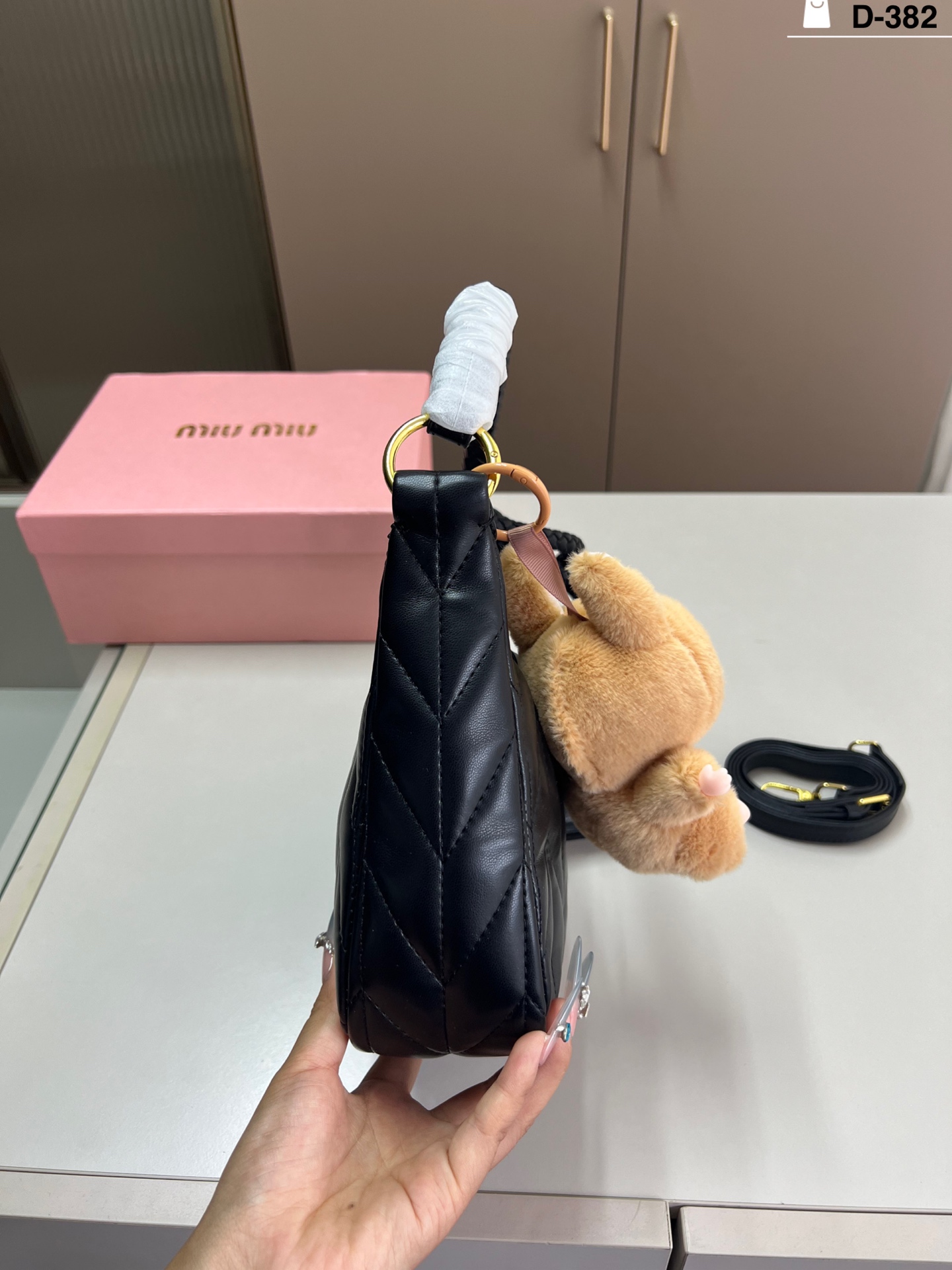 תיק יד מיו מיו – תמונה 9