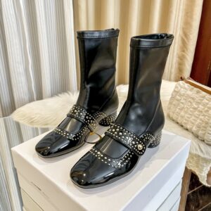 מגפיים דיור