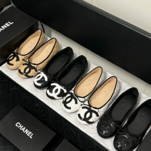 נעלי בובה שאנל