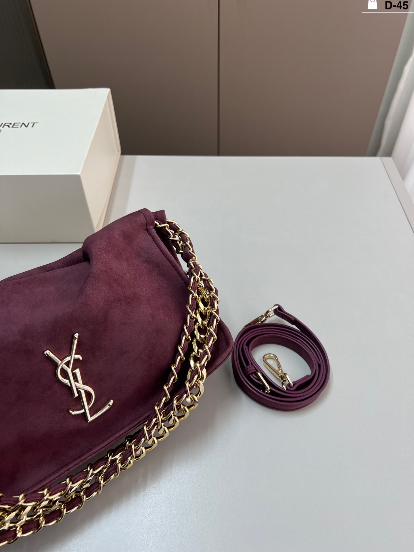 תיק זמש איב סן לורן – תמונה 13