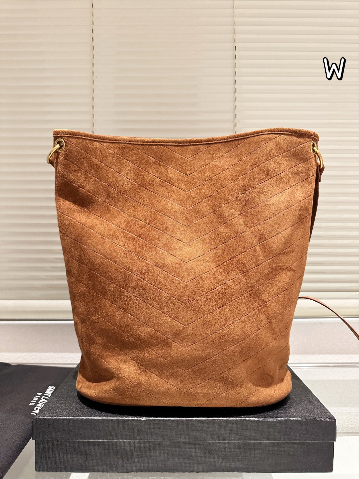 תיק זמש איב סן לורן – תמונה 9