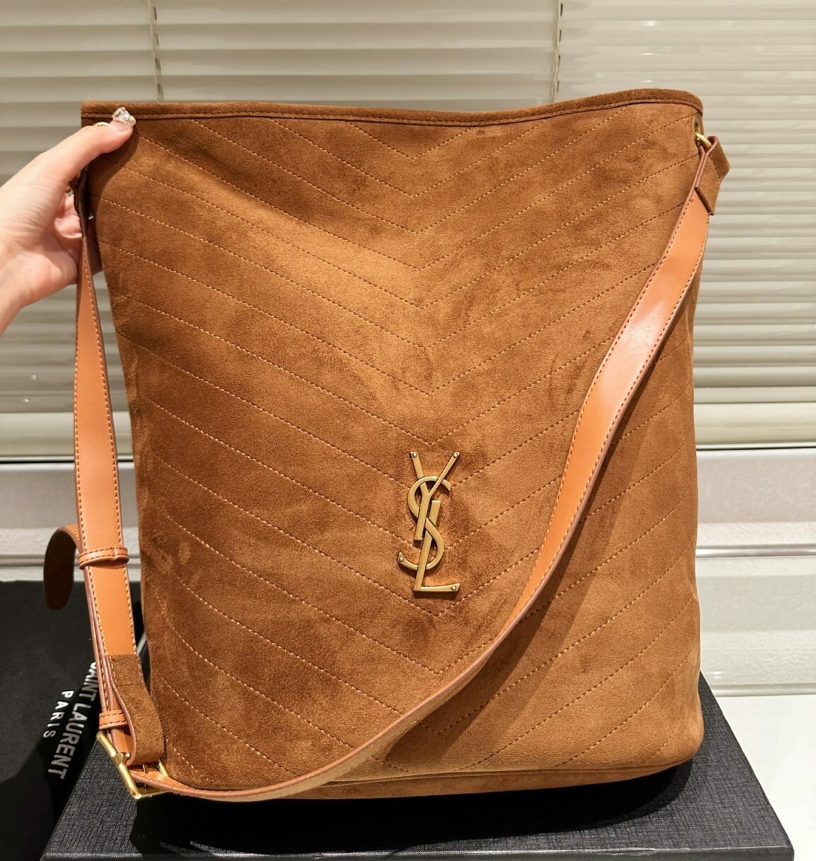 תיק זמש איב סן לורן