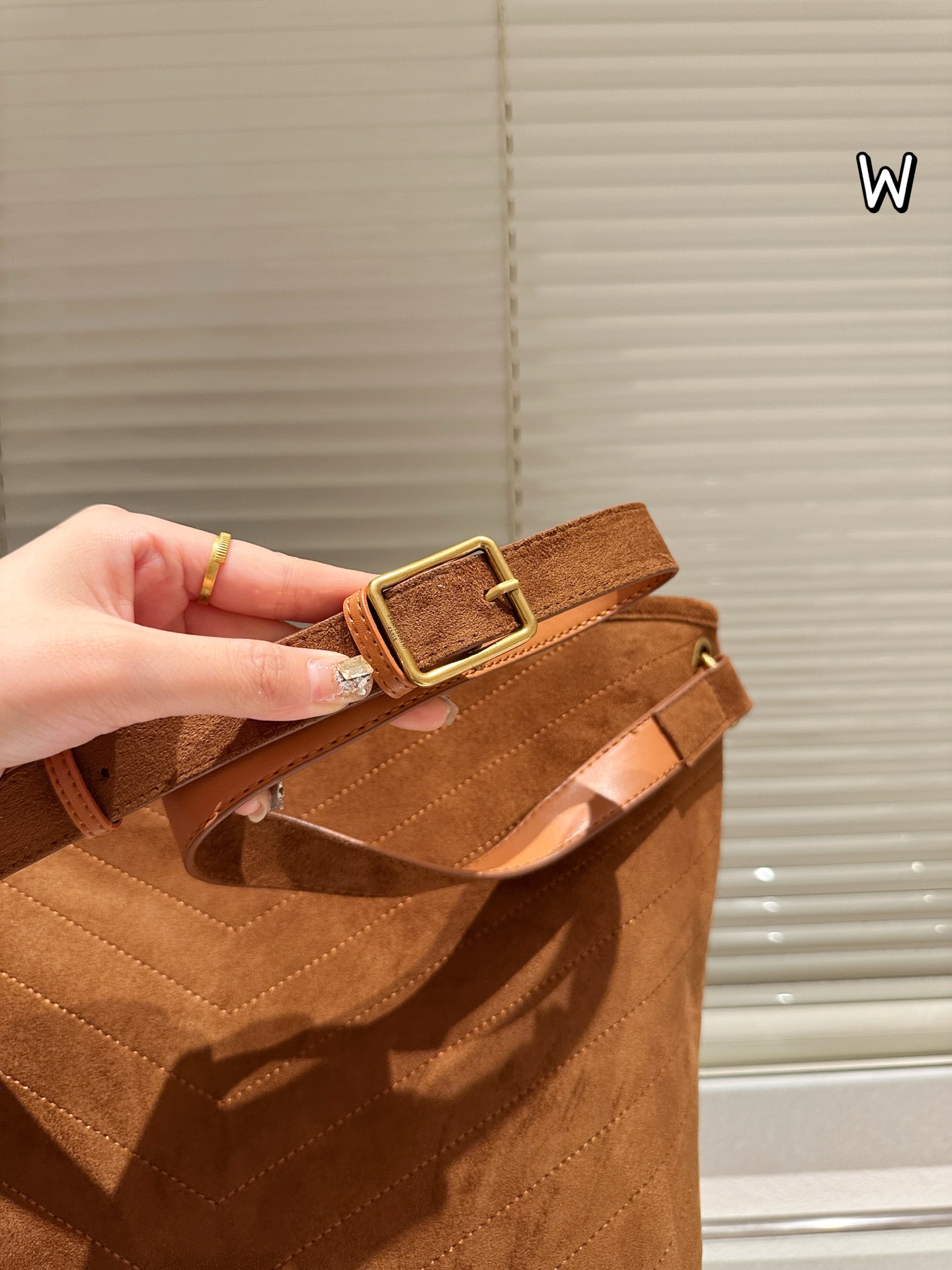 תיק זמש איב סן לורן – תמונה 4