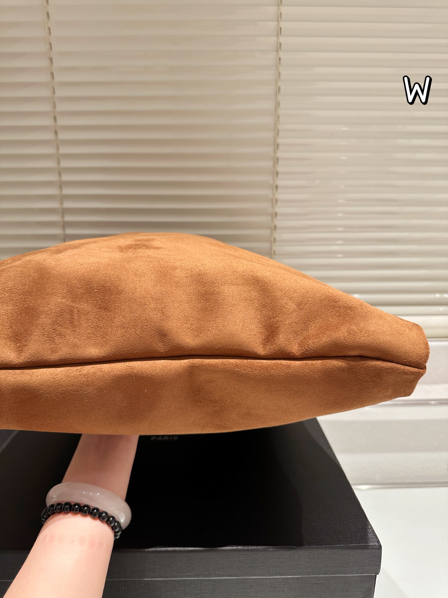 תיק זמש איב סן לורן – תמונה 7