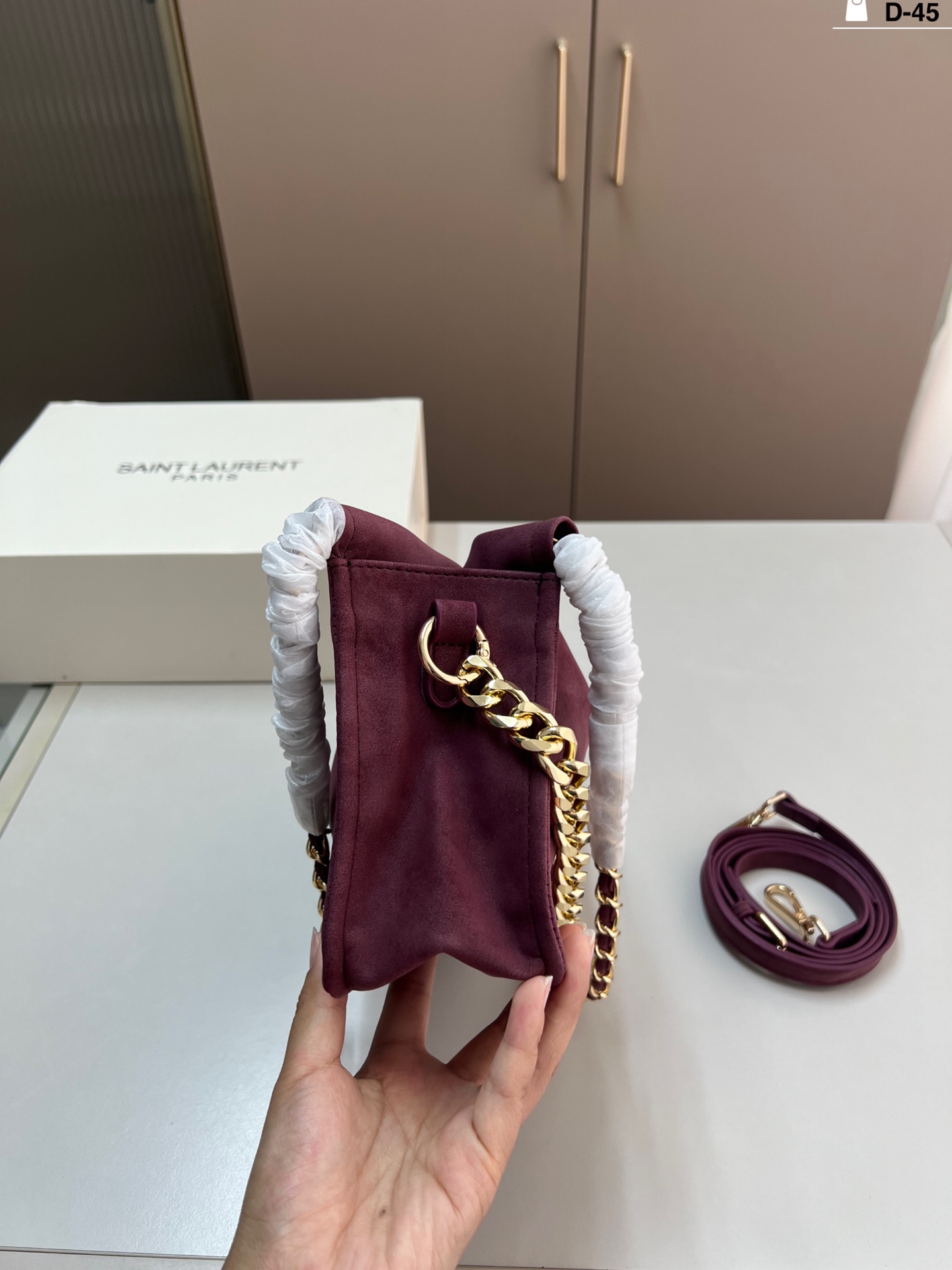 תיק זמש איב סן לורן – תמונה 14