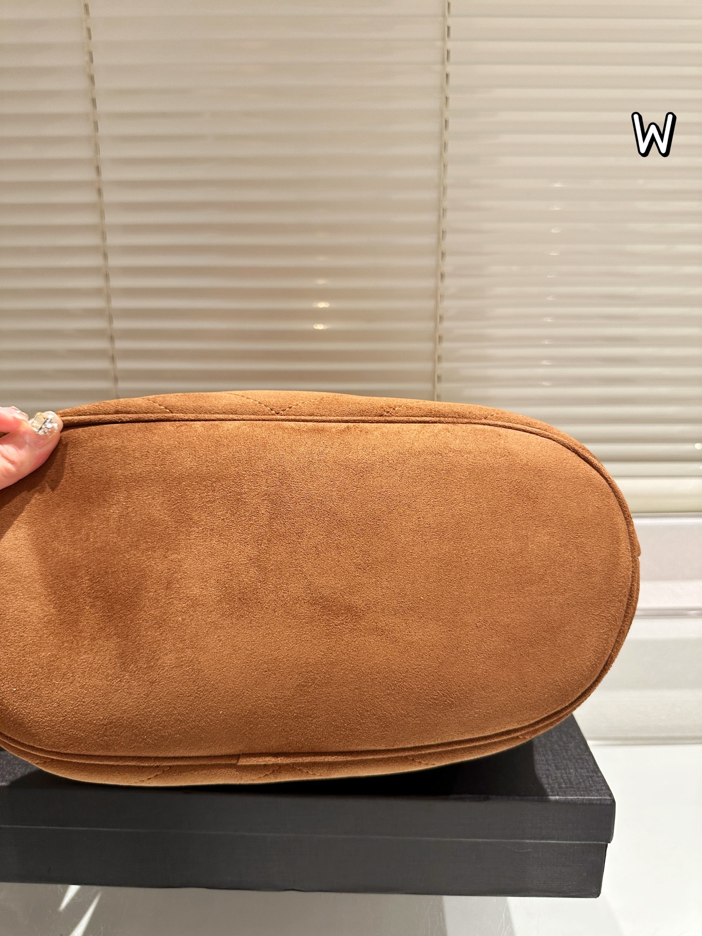 תיק זמש איב סן לורן – תמונה 6