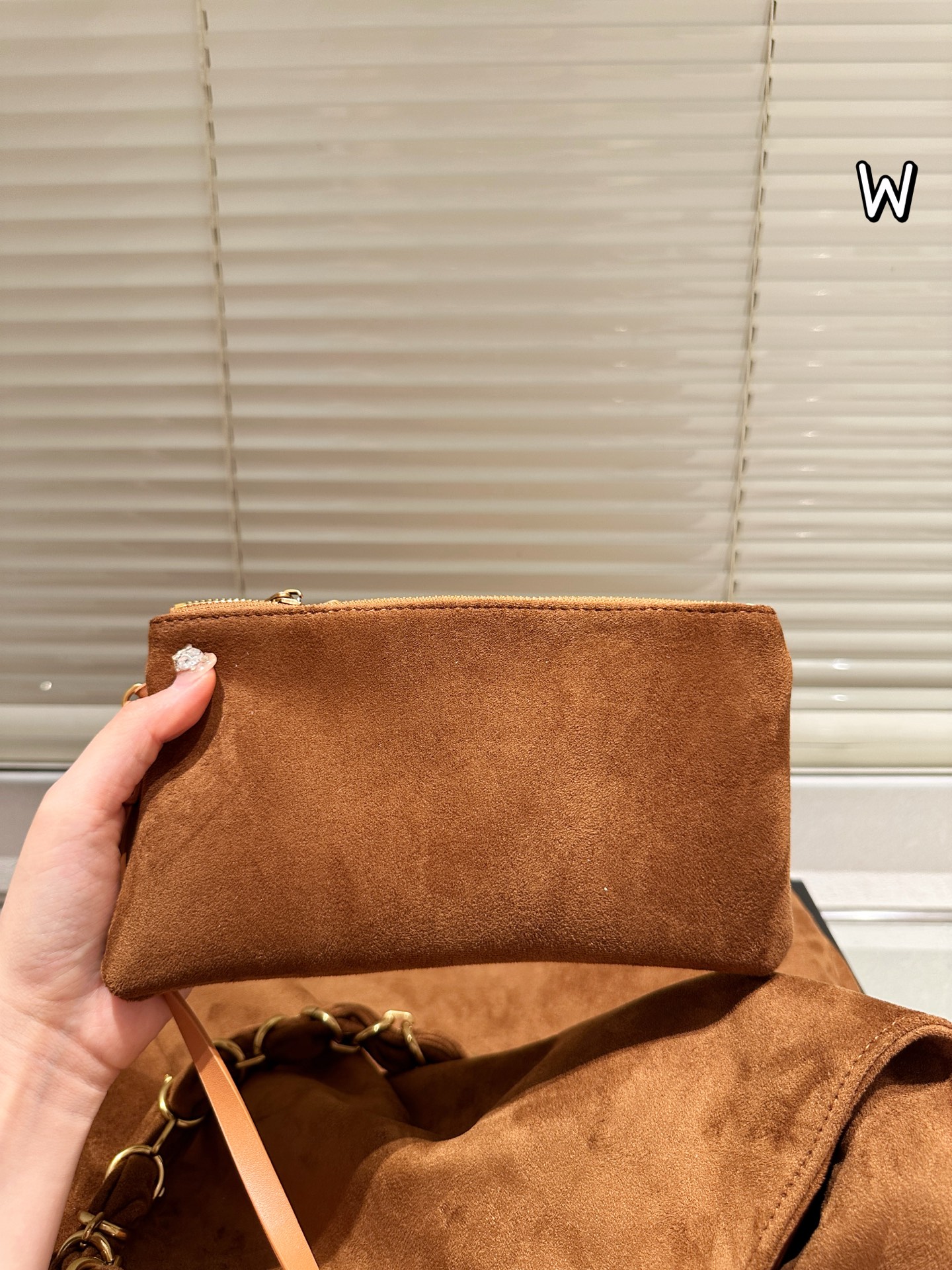 תיק זמש איב סן לורן – תמונה 6