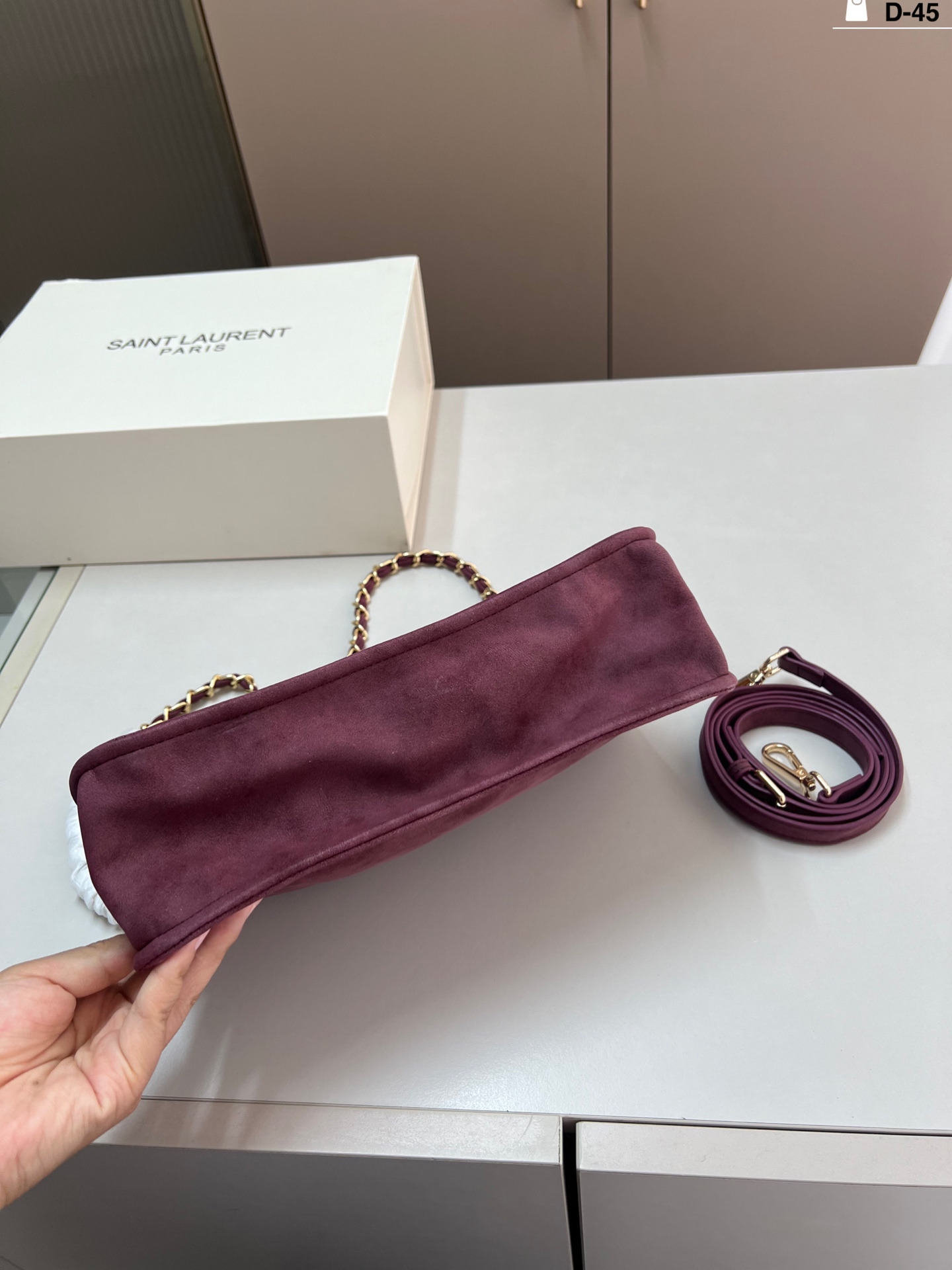 תיק זמש איב סן לורן – תמונה 11