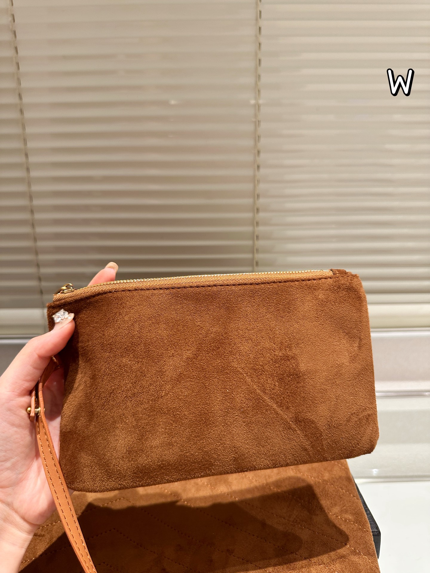 תיק זמש איב סן לורן – תמונה 7