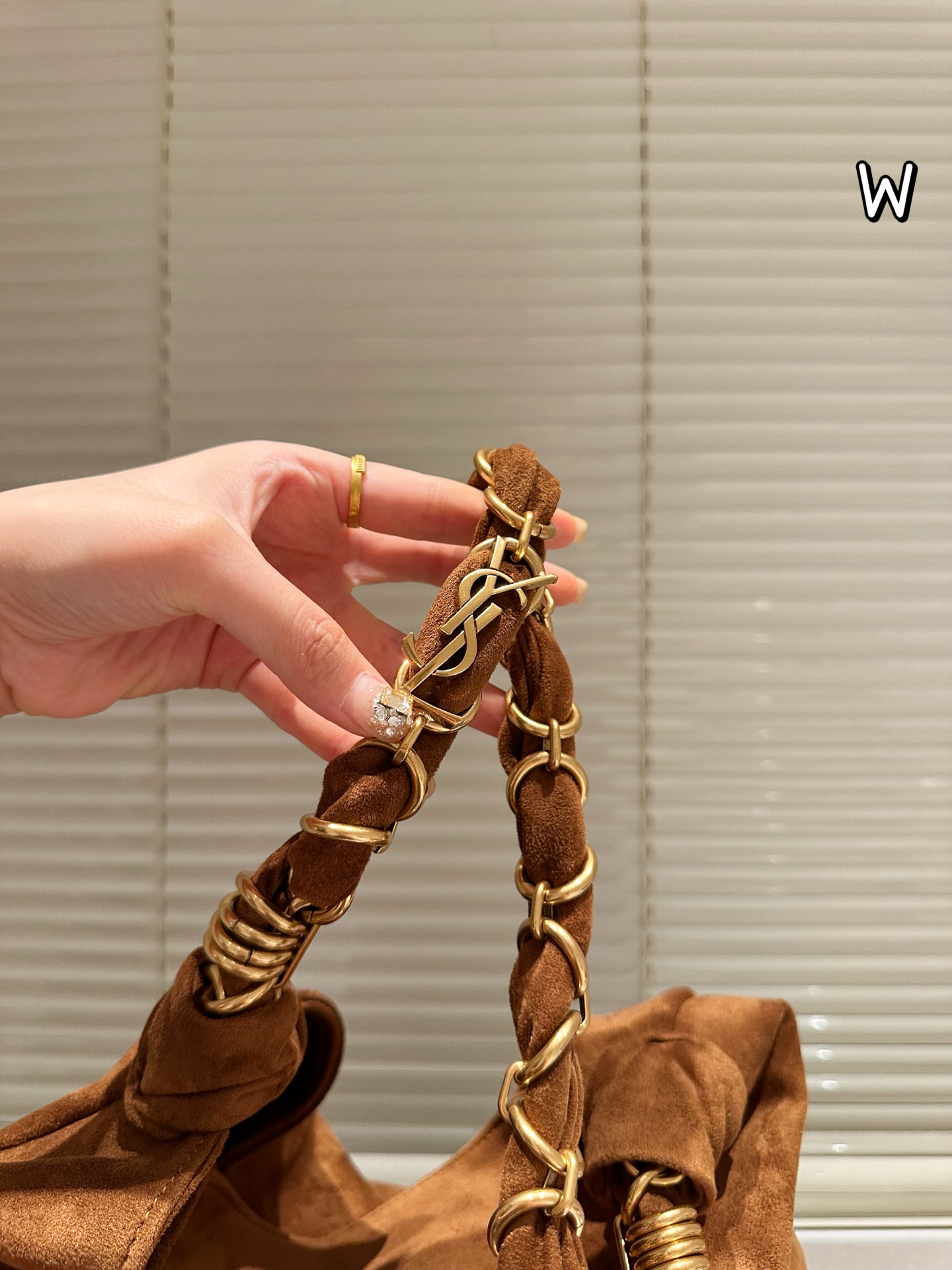 תיק זמש איב סן לורן – תמונה 5