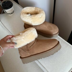 מגפיים UGG פלטפורמה