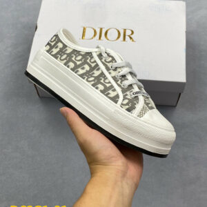 סניקרס נעליים דיור