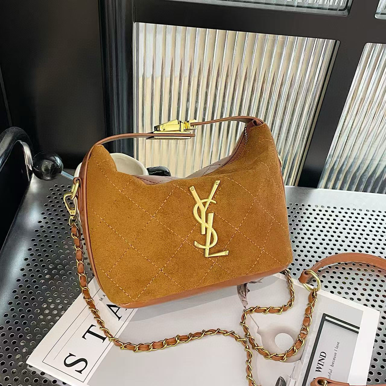 תיק יד איב סן לורן