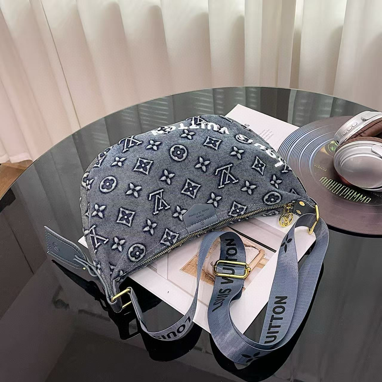 תיק יד לואי ויטון – תמונה 5