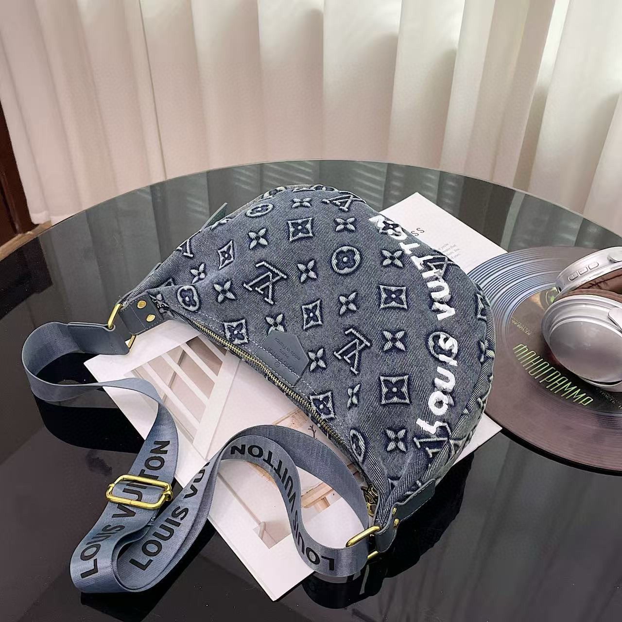 תיק יד לואי ויטון – תמונה 11