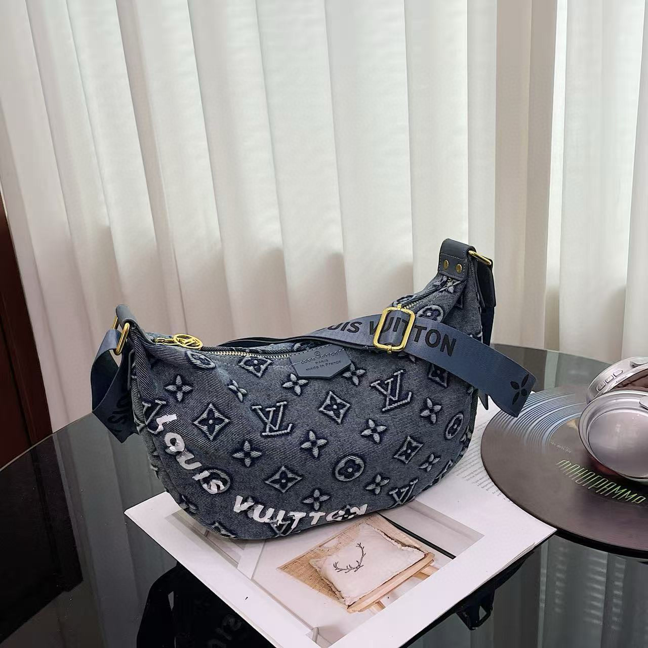 תיק יד לואי ויטון – תמונה 10