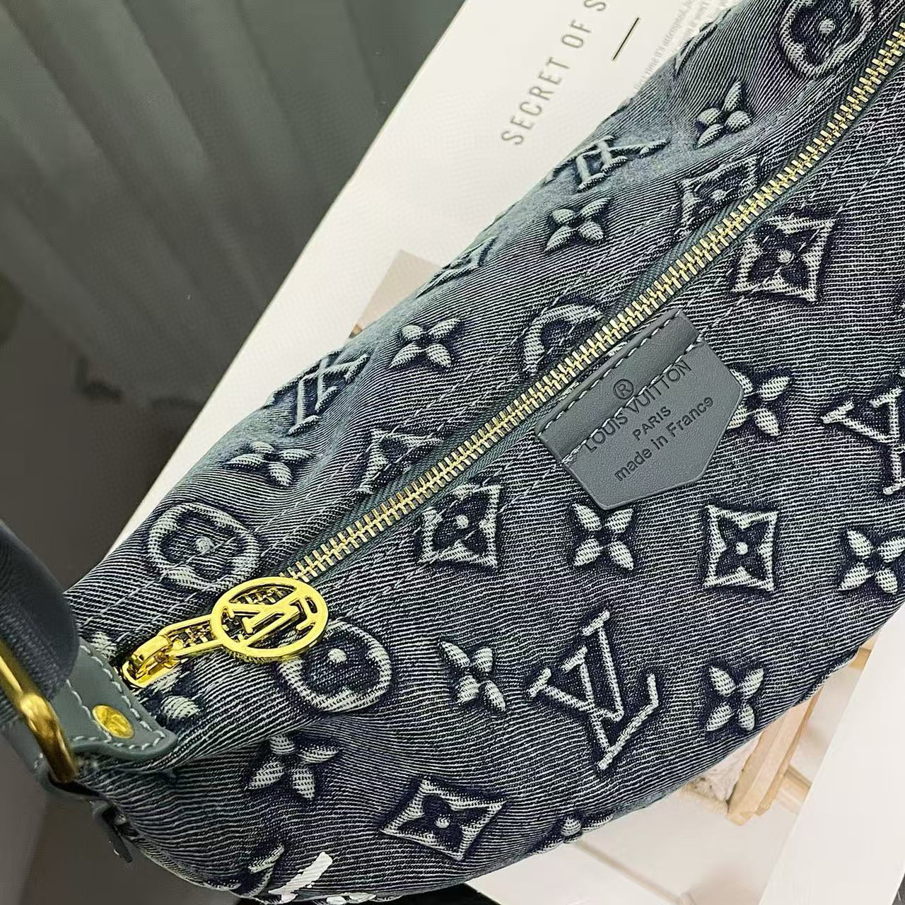 תיק יד לואי ויטון – תמונה 9