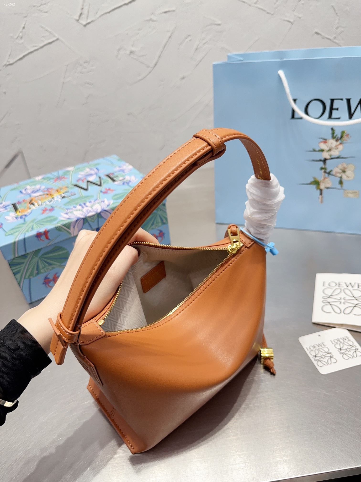 תיק יד LOEWE – תמונה 11