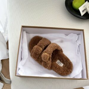 כפכפים פרוותים UGG