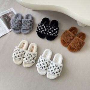 כפכפים פרוותיים לואי ויטון