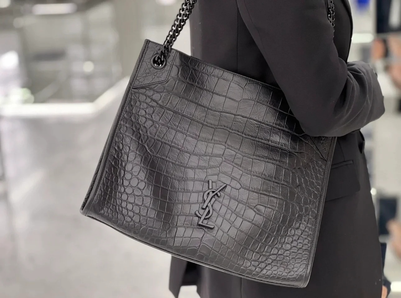 תיק צד איב סן לורן