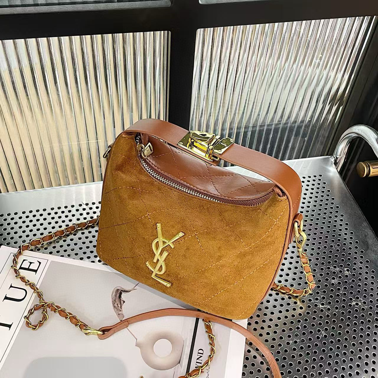 תיק יד איב סן לורן – תמונה 4