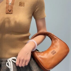 תיק יד מיו מיו