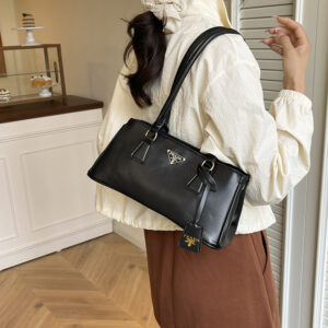 תיק צד פראדה