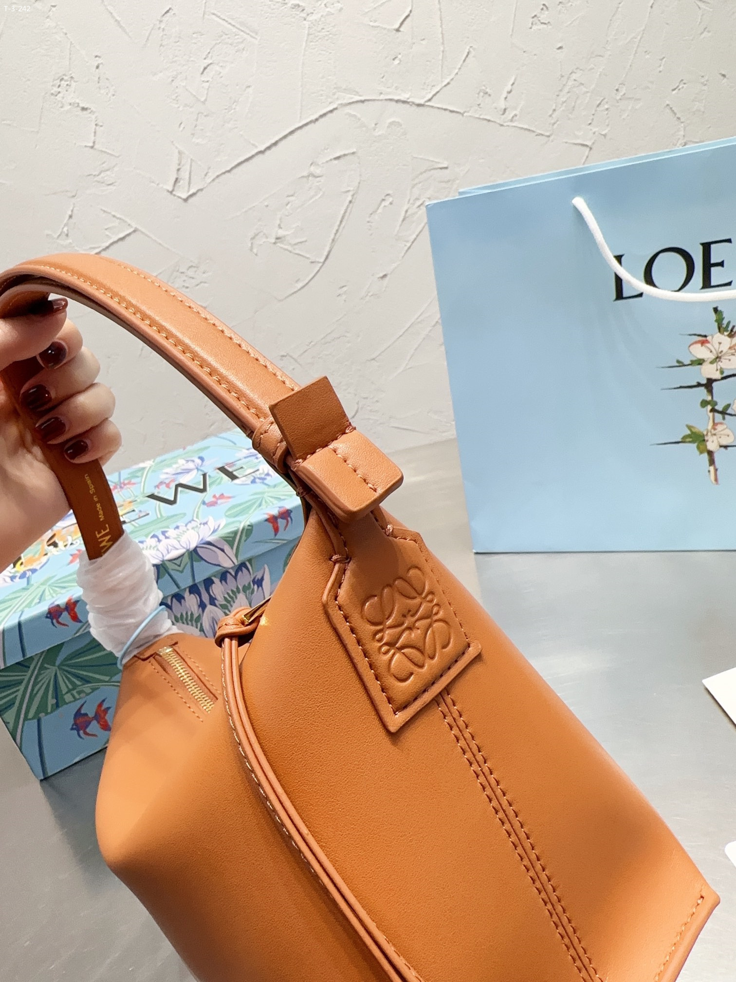 תיק יד LOEWE – תמונה 10