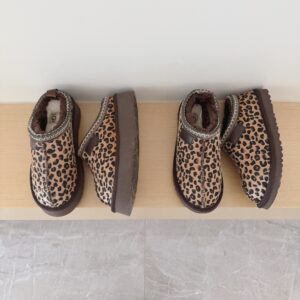 כפכפים UGG מנומר