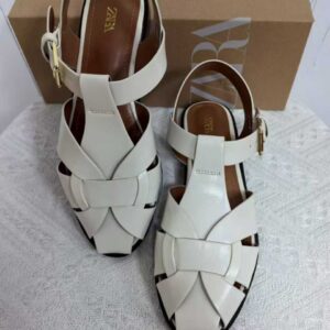 סנדלים זארה