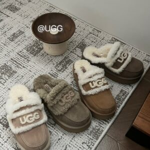 כפכפים UGG
